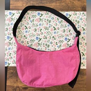 BAGGU Azalea Pink Medium Crescent Shoulder Bag